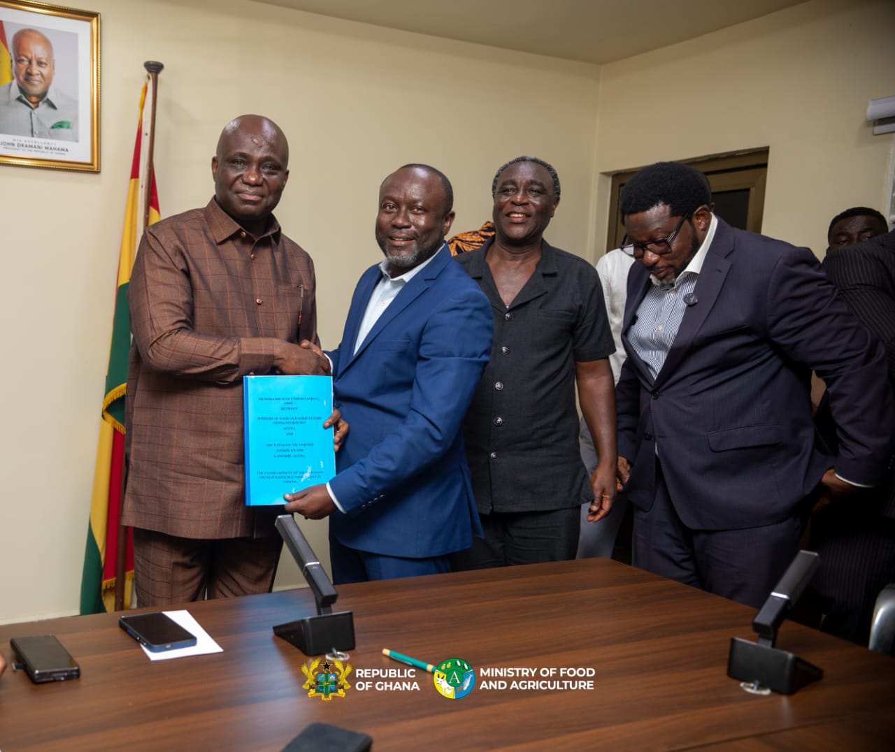 MoFA_ABC_Oyeasase_Yie_sign_MOU.jpg