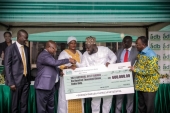 Agricultural Development Bank present GHC600,000.00 to the 2021 National Best Farmer
